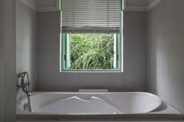 Fiberglass Tub Installation in Peachtree City